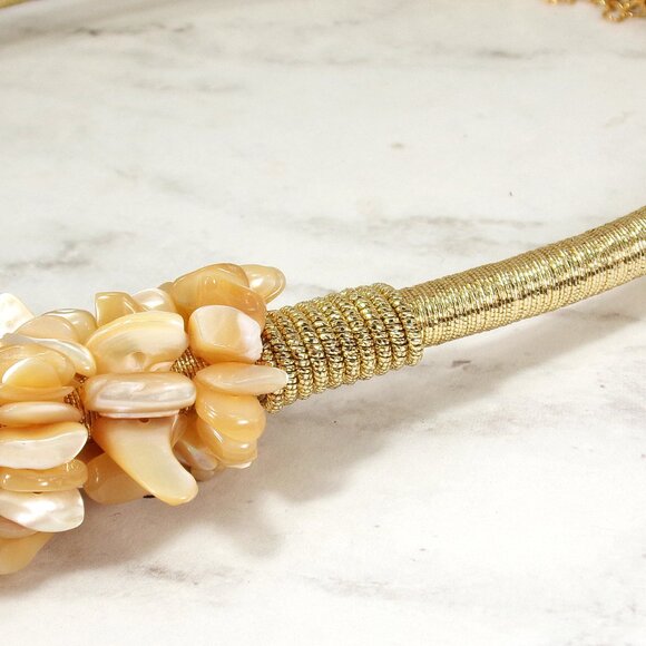 Beige color shell necklace with all shell chips in a thick cluster on gold cord - Picture 6 of 9